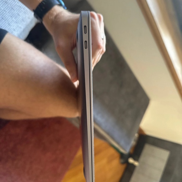 Apple MacBook Air 2018 with Black and Silver Design - Picture 4 of 8